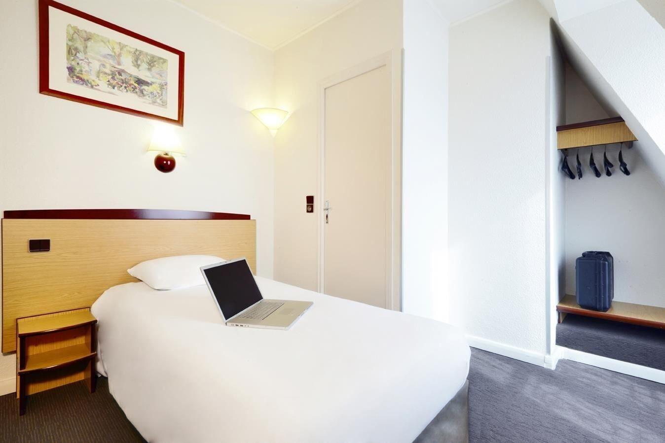 Campanile Paris Ouest - Boulogne Hotel Exterior photo