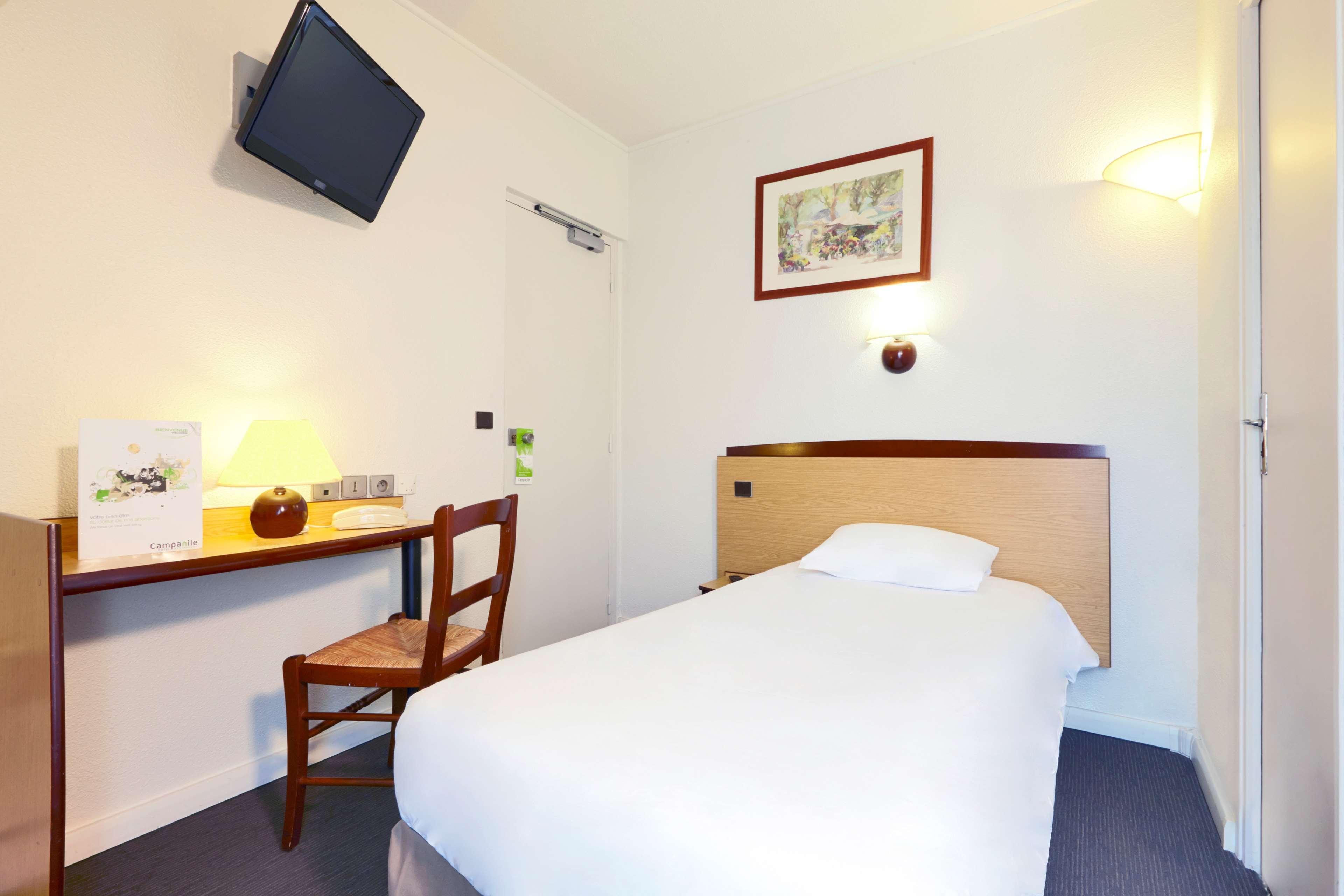 Campanile Paris Ouest - Boulogne Hotel Exterior photo