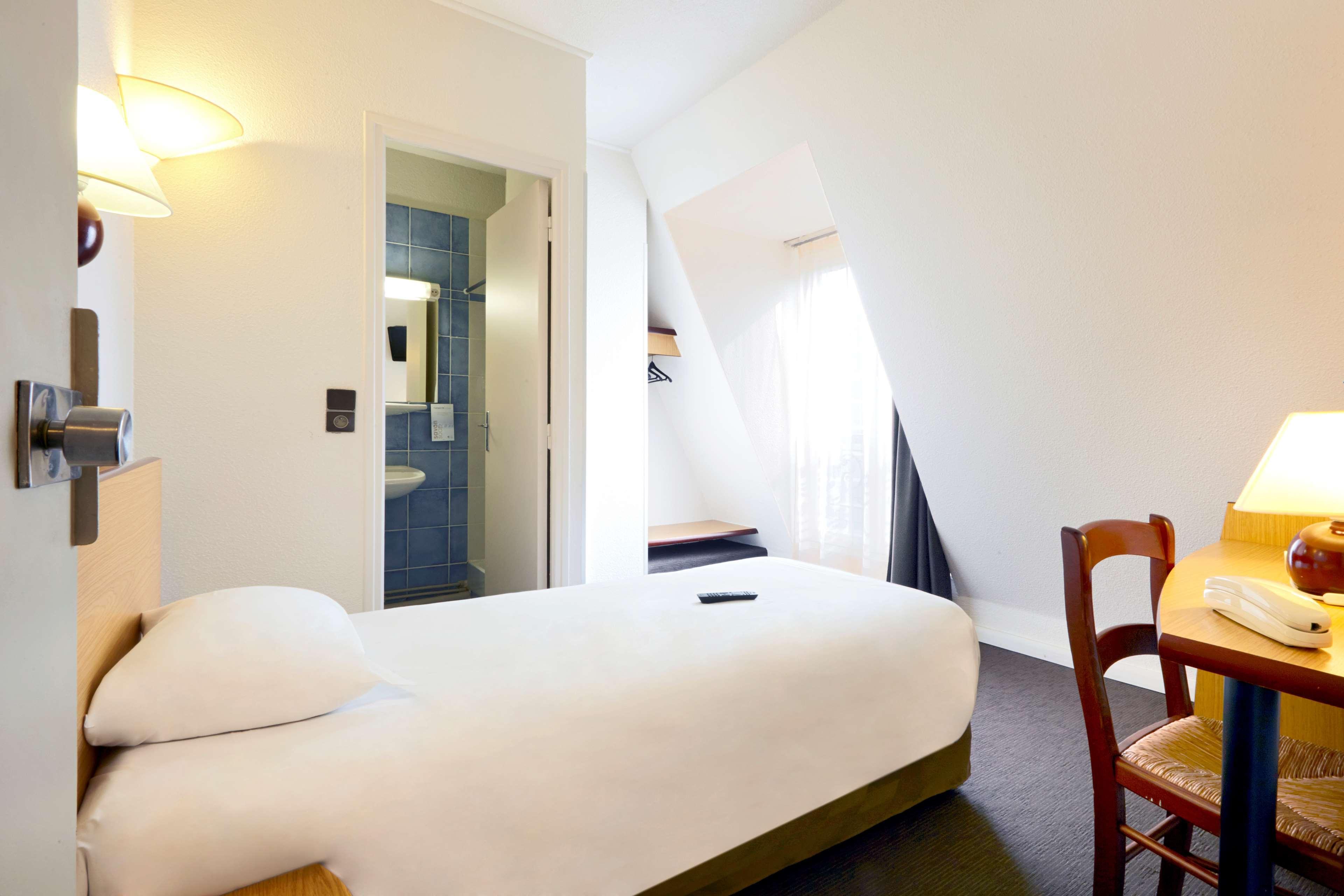 Campanile Paris Ouest - Boulogne Hotel Exterior photo