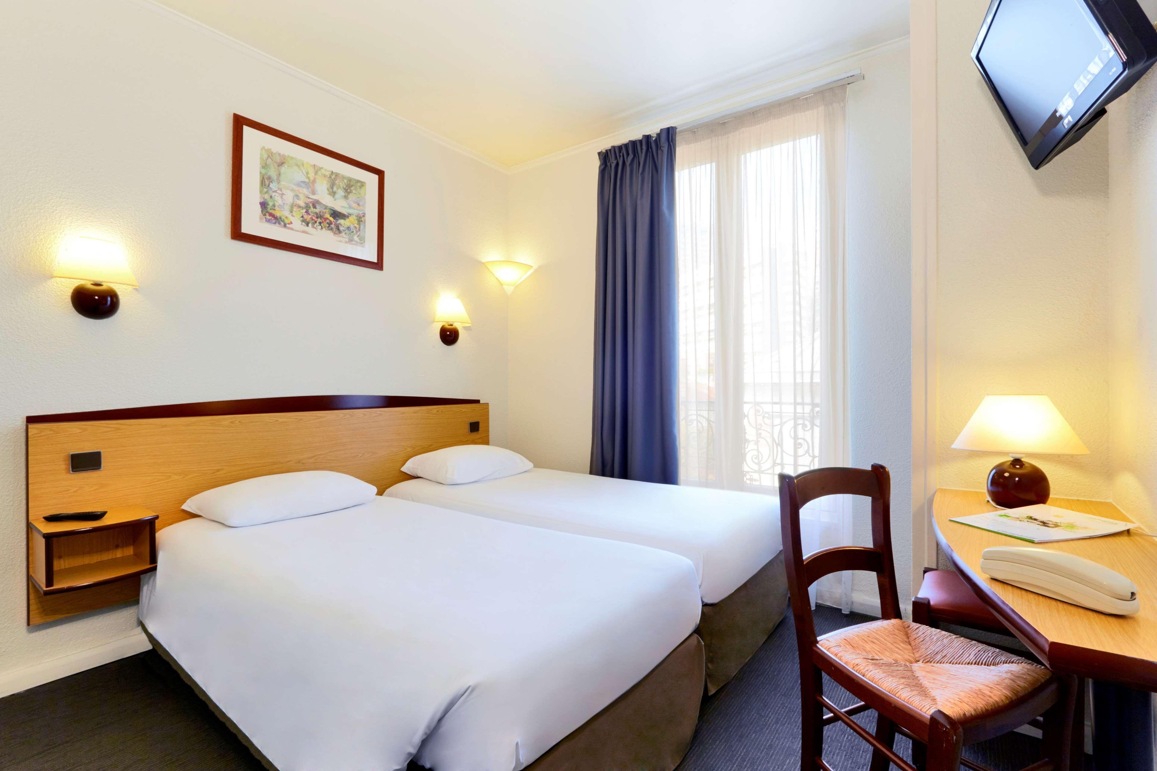 Campanile Paris Ouest - Boulogne Hotel Exterior photo