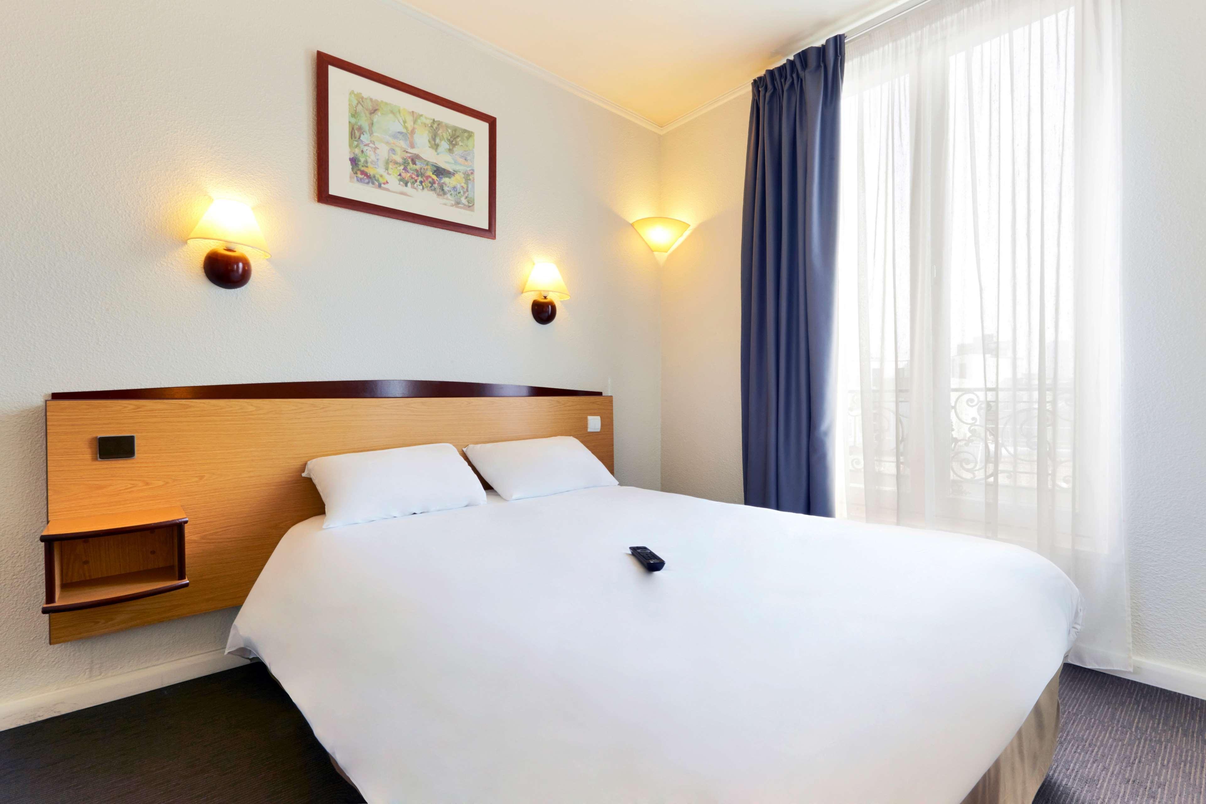 Campanile Paris Ouest - Boulogne Hotel Exterior photo