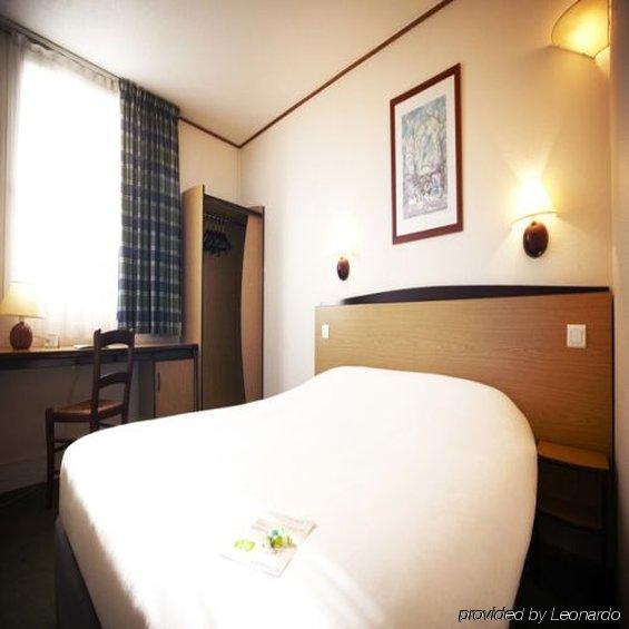 Campanile Paris Ouest - Boulogne Hotel Room photo