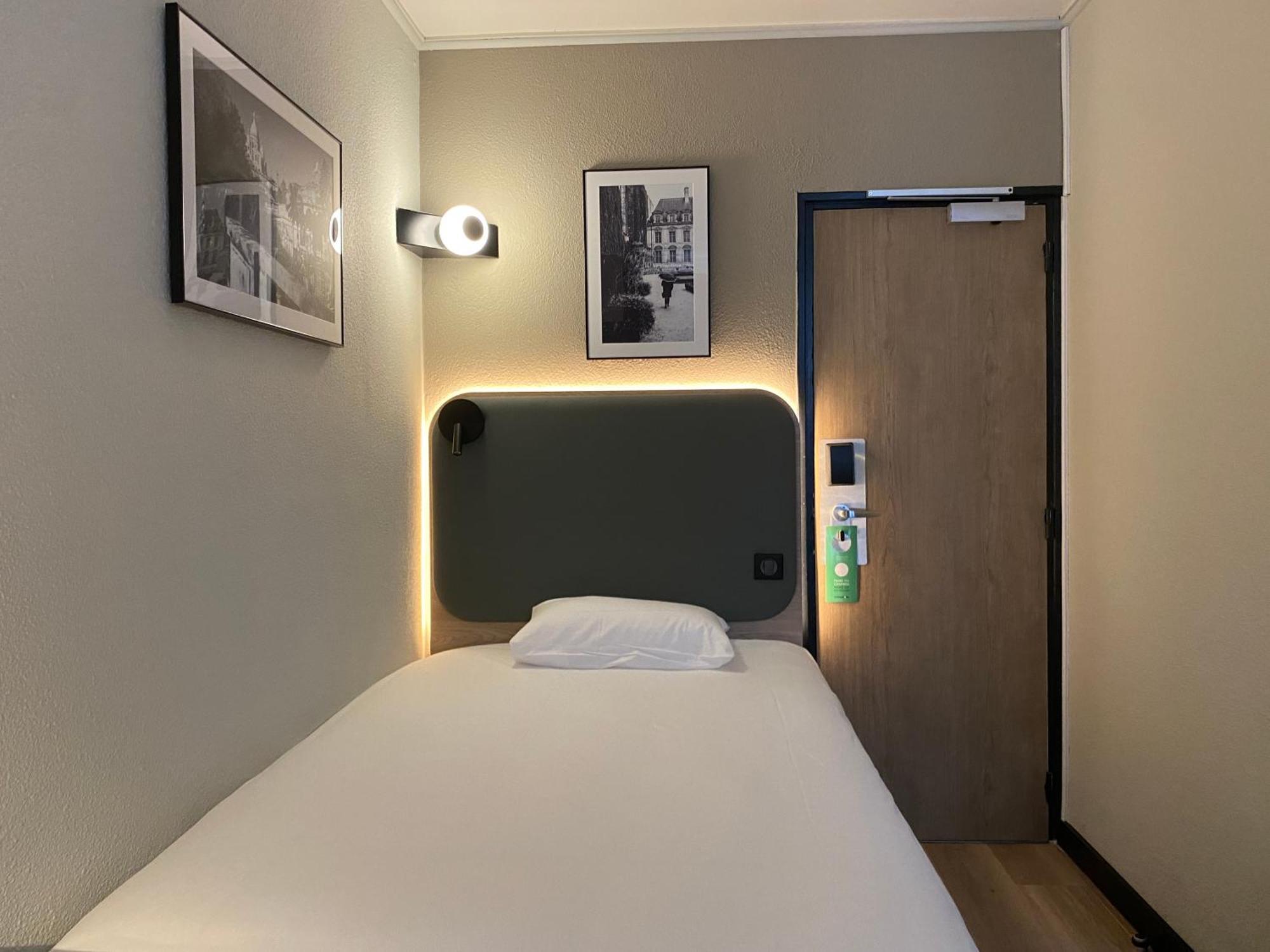 Campanile Paris Ouest - Boulogne Hotel Exterior photo