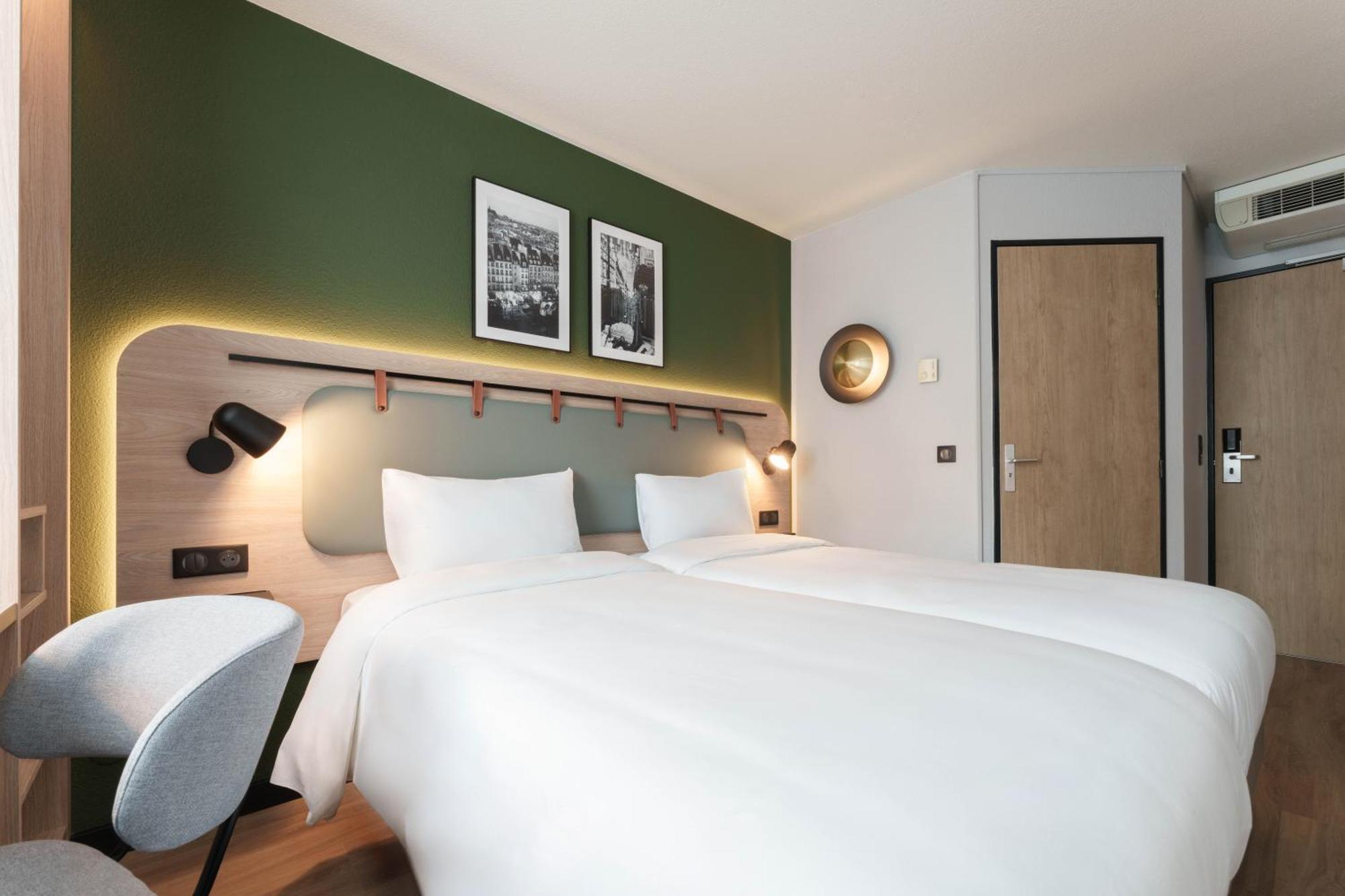 Campanile Paris Ouest - Boulogne Hotel Exterior photo