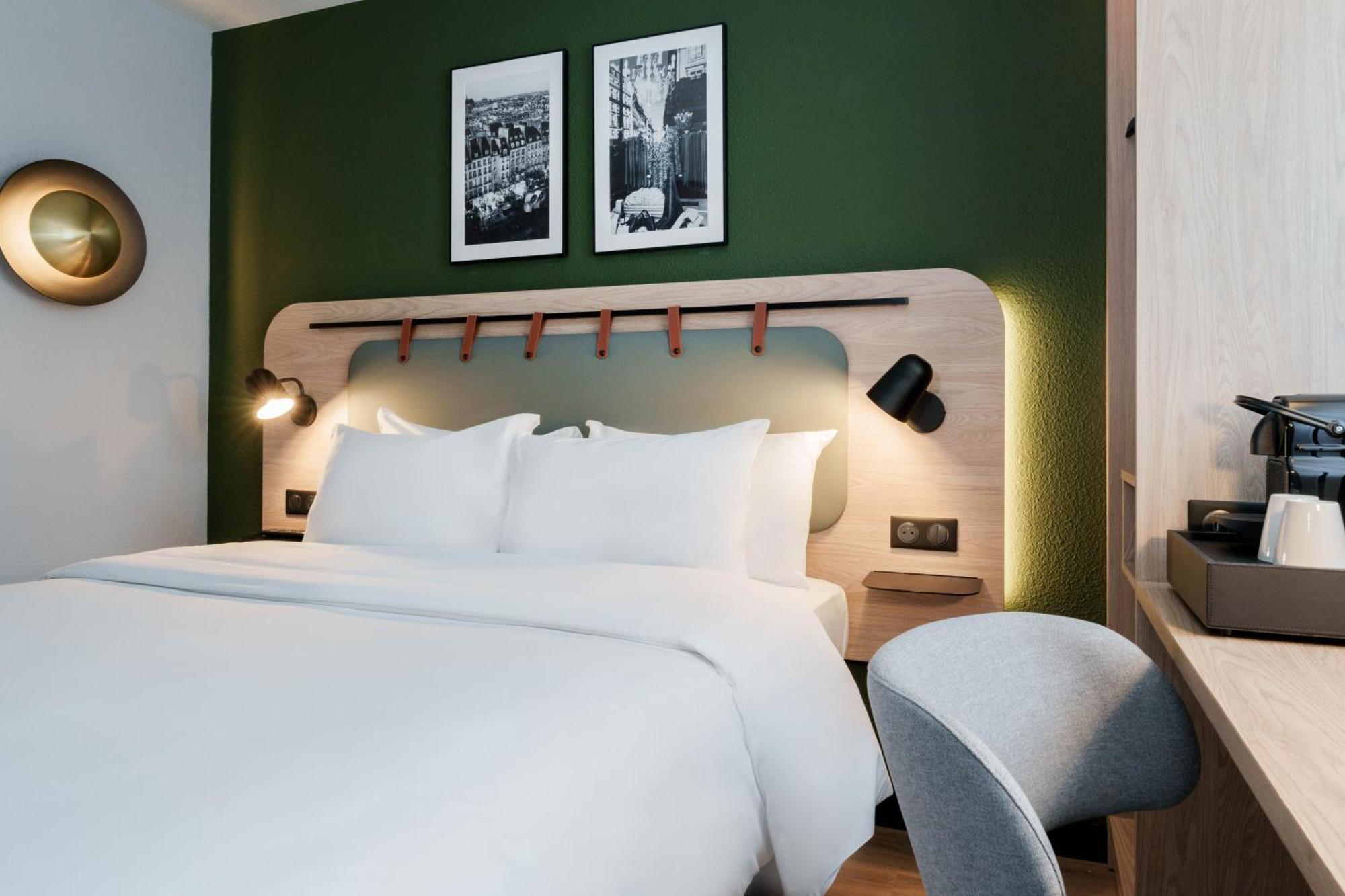 Campanile Paris Ouest - Boulogne Hotel Exterior photo